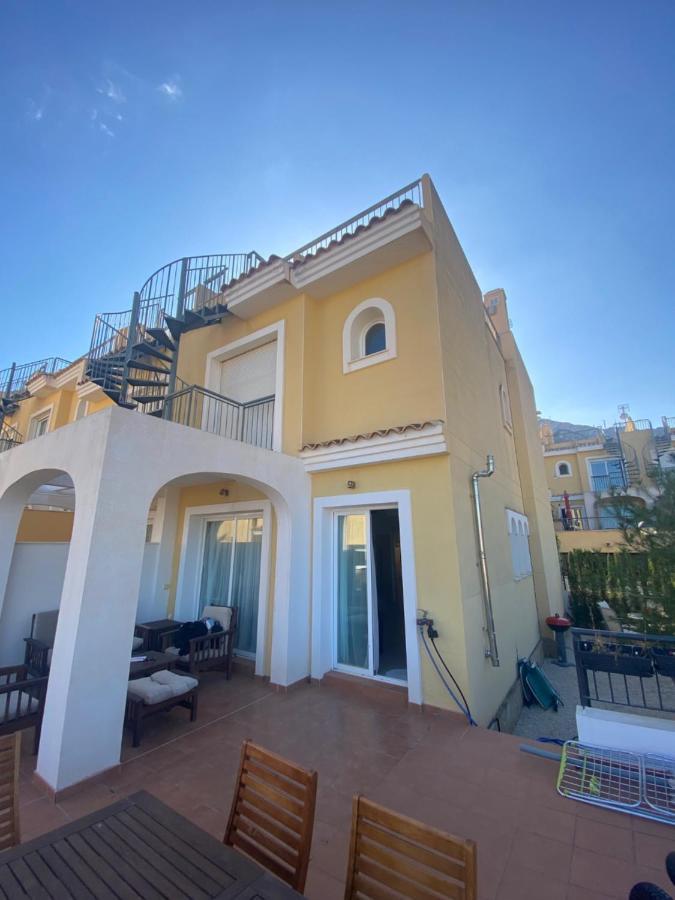 Chalet Adosado Con Vistas Al Mar 卡尔佩 外观 照片
