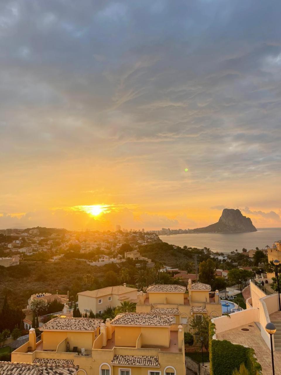 Chalet Adosado Con Vistas Al Mar 卡尔佩 外观 照片