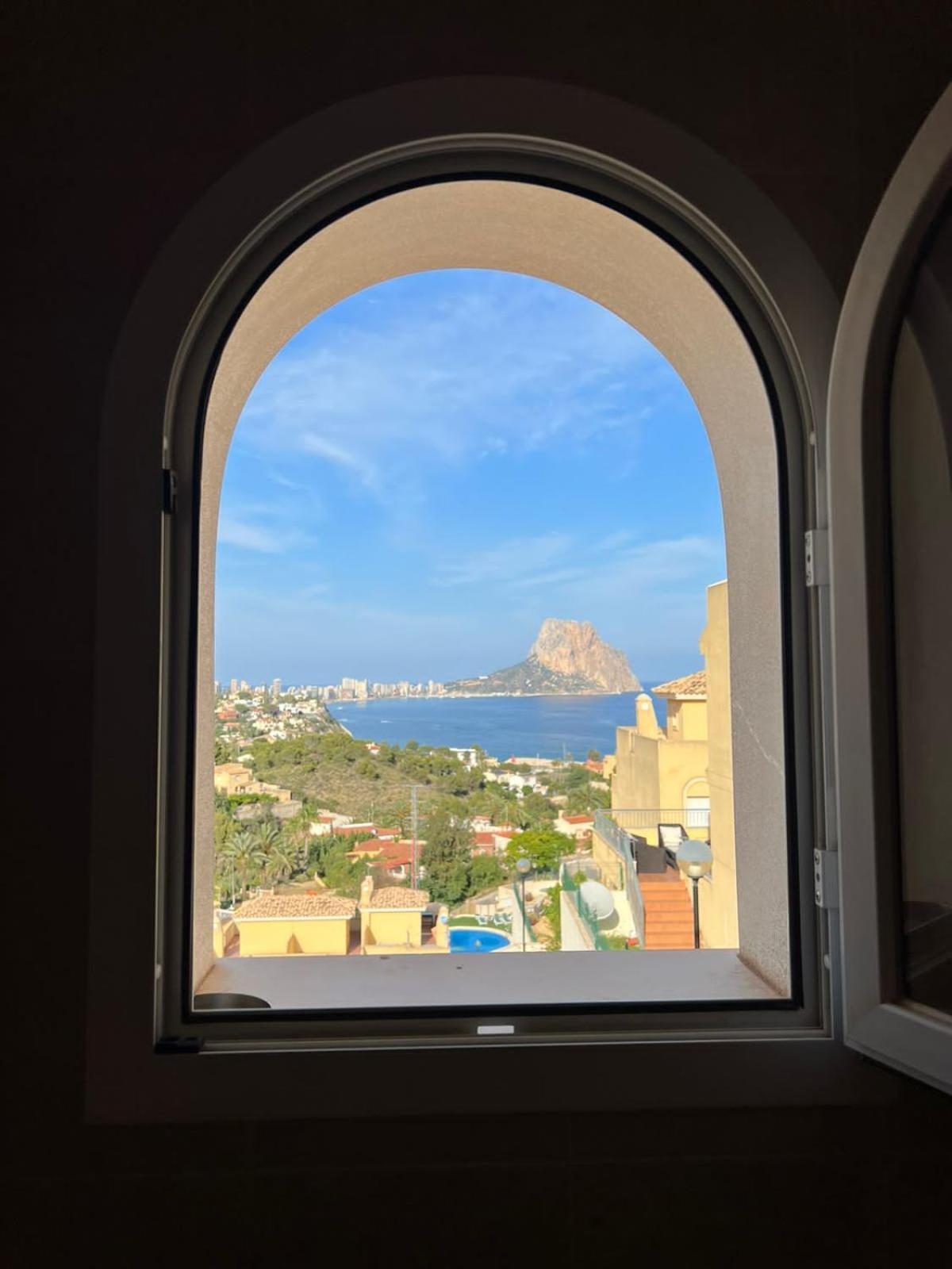 Chalet Adosado Con Vistas Al Mar 卡尔佩 外观 照片
